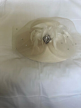 Lillie Rubin Feathered Veil Fascinator in White